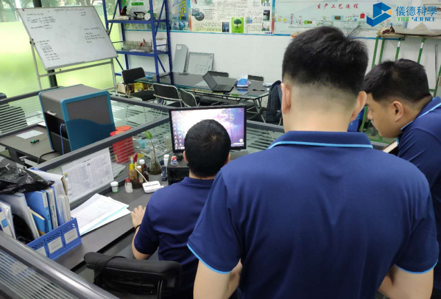 斯派克便攜式合金分析儀帶測試倉安裝現(xiàn)場